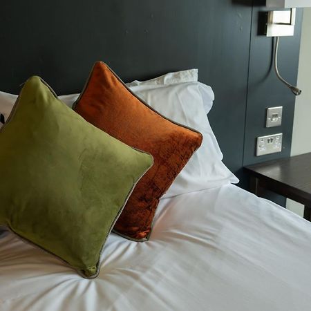 Cat & Lion Country Pub And Hotel วอร์ริงตัน ภายนอก รูปภาพ