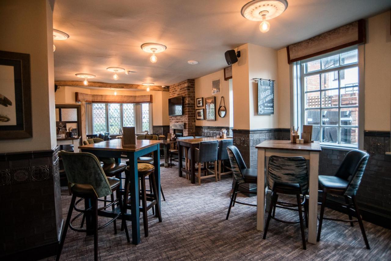 Cat & Lion Country Pub And Hotel วอร์ริงตัน ภายนอก รูปภาพ