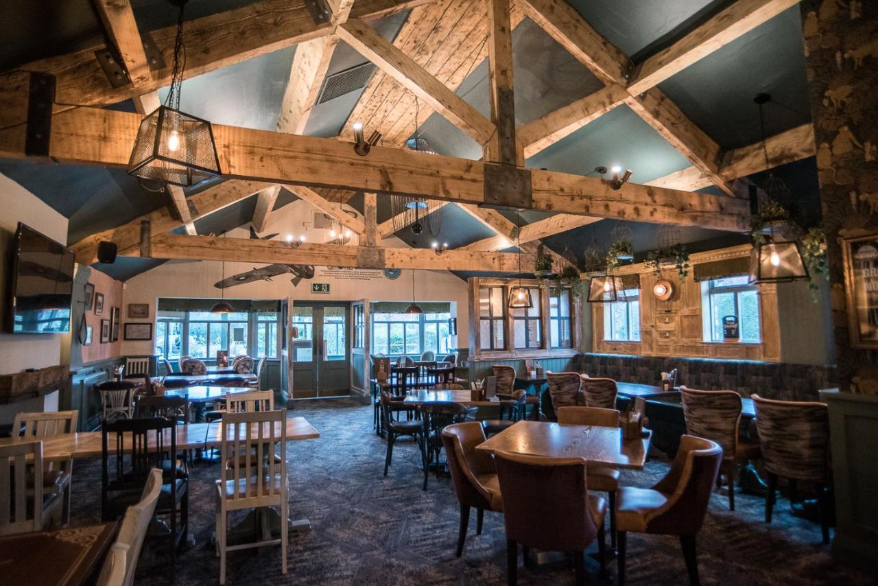 Cat & Lion Country Pub And Hotel วอร์ริงตัน ภายนอก รูปภาพ