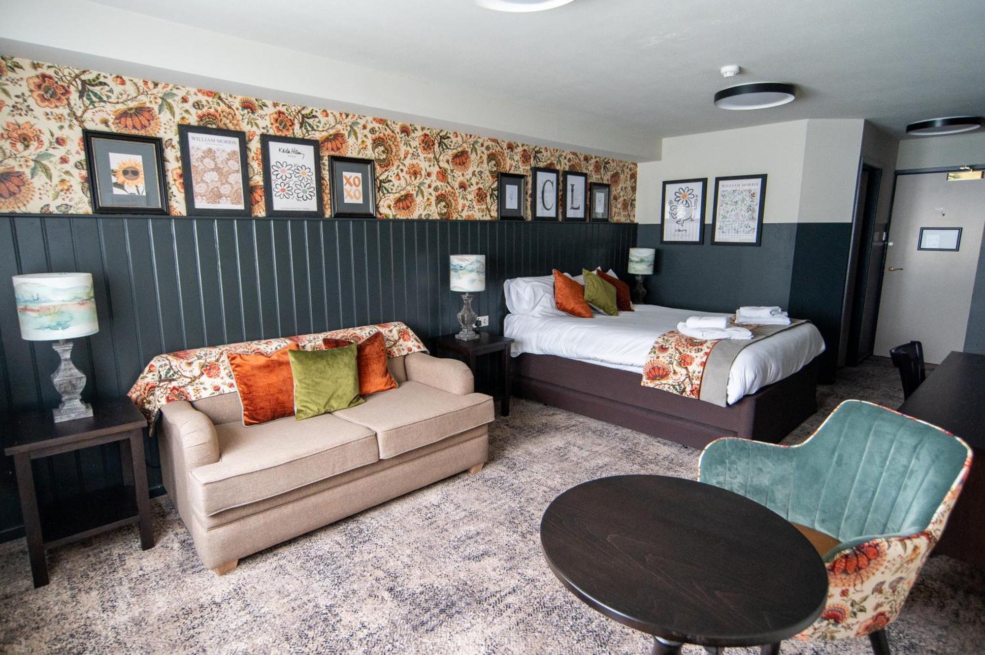 Cat & Lion Country Pub And Hotel วอร์ริงตัน ภายนอก รูปภาพ